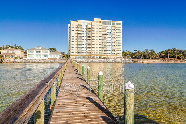 Building Photo - 825 Bayshore Dr