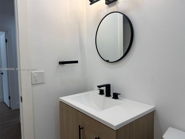 Building Photo - 370 NW 43rd Ave