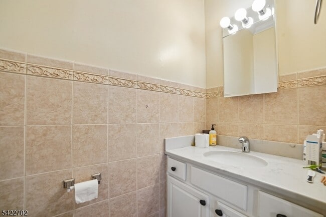 Building Photo - 21 Grove St