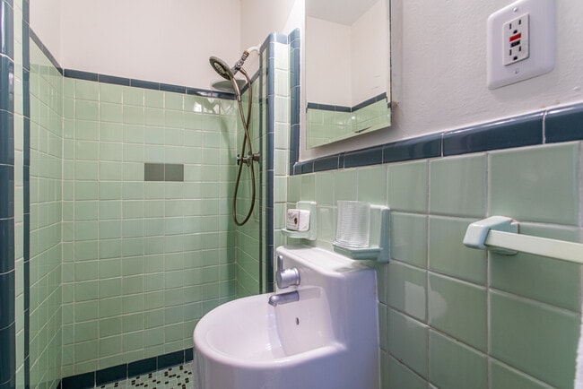 Building Photo - 1541 Sagamore Dr NE