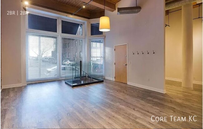 Building Photo - 609 Central-1102