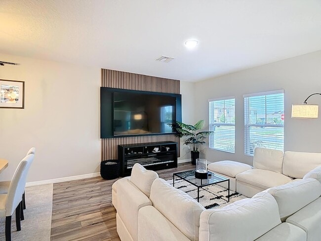 Building Photo - 1504 Hummingbird Rd