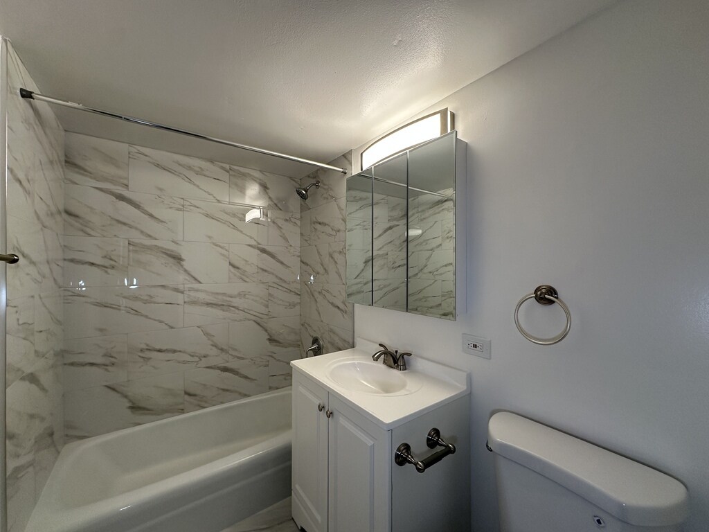 Building Photo - 525 N Quentin Rd