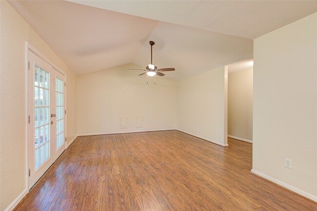 Building Photo - 5730 Southminster Dr