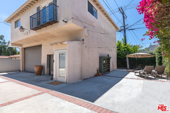 Building Photo - 1239 S Orange Dr
