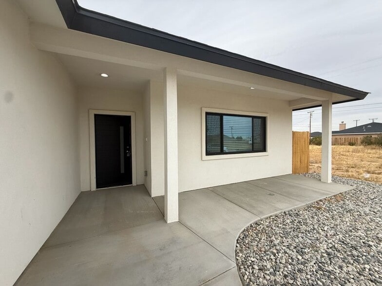 Building Photo - 9019 Evelyn Ave