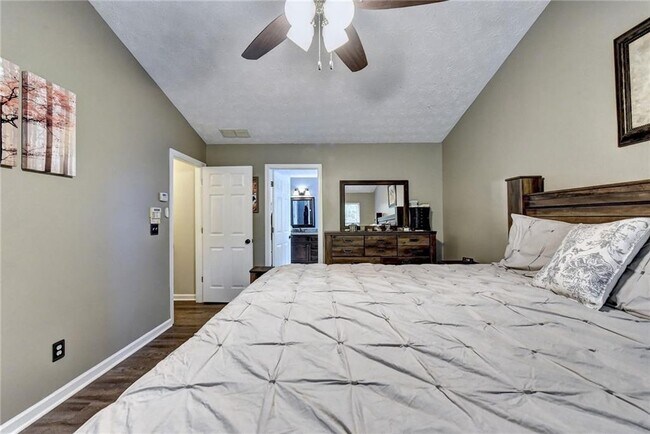 Building Photo - 3680 Oak Park Dr