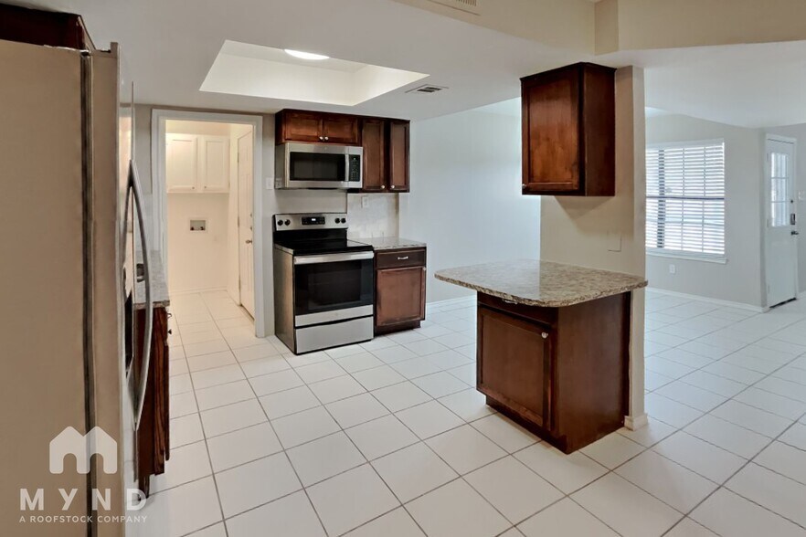 Building Photo - 7413 Waterway Dr