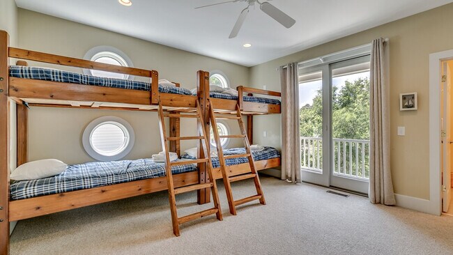 Building Photo - 630 Parker Dr