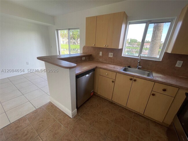 Building Photo - 1251 SE 31st Ct