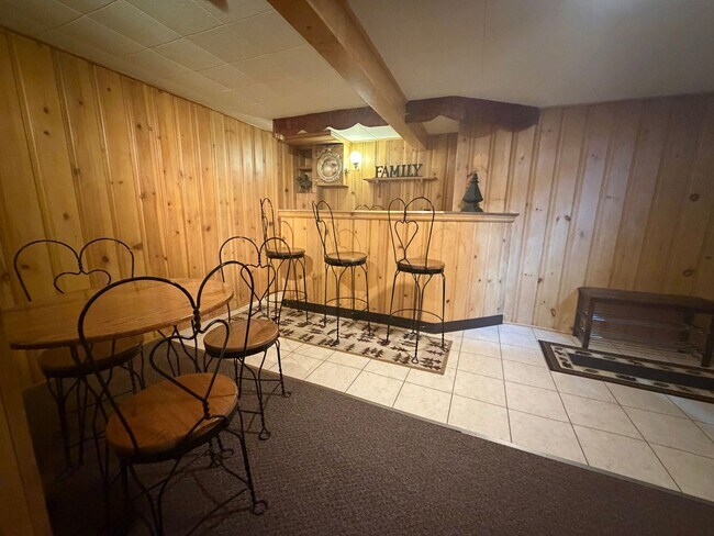 Building Photo - Charming 3 Bed / 1 Bath Home in Mt. Greenwood – Available Now!