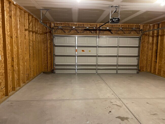 Building Photo - 4833 N Hillside Ct