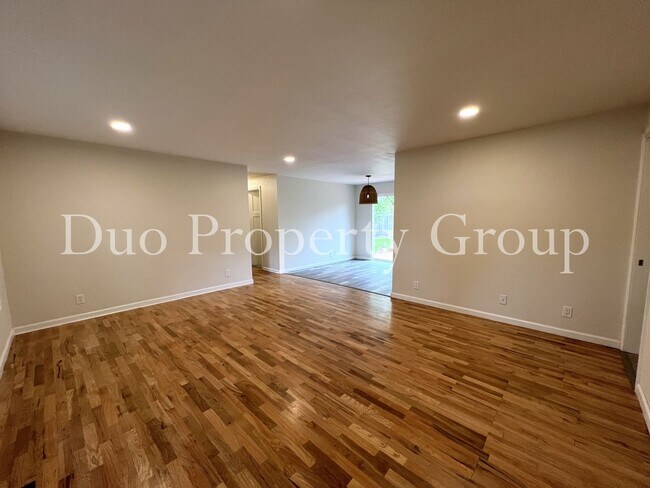 Building Photo - Edgewood South Eugene Home