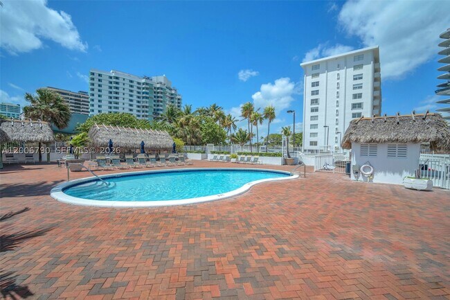 Building Photo - 5313 Collins Ave