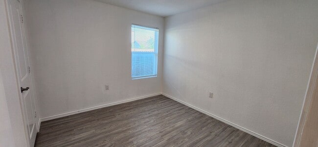 Building Photo - Thea Meadows-4-bedroom, 2 baths
