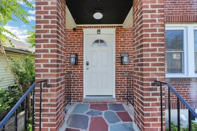Building Photo - 58 Floyd Ave