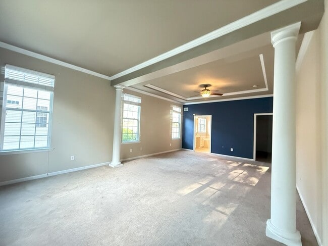 Building Photo - 3145 Pine Valley Way