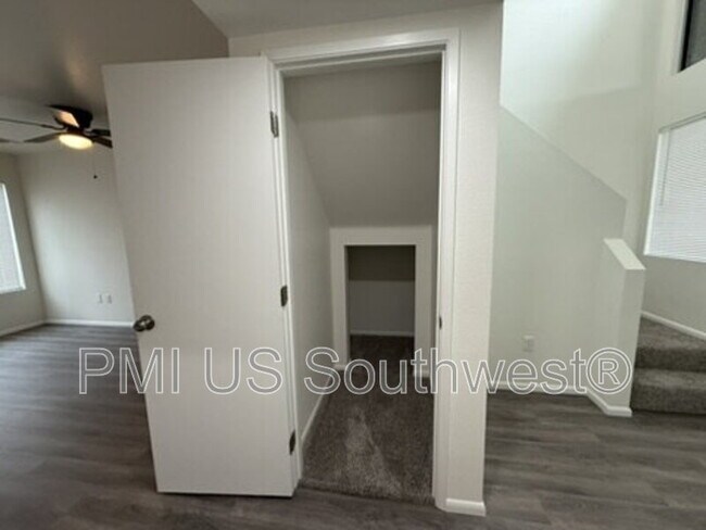 Building Photo - 405 Anna Cir