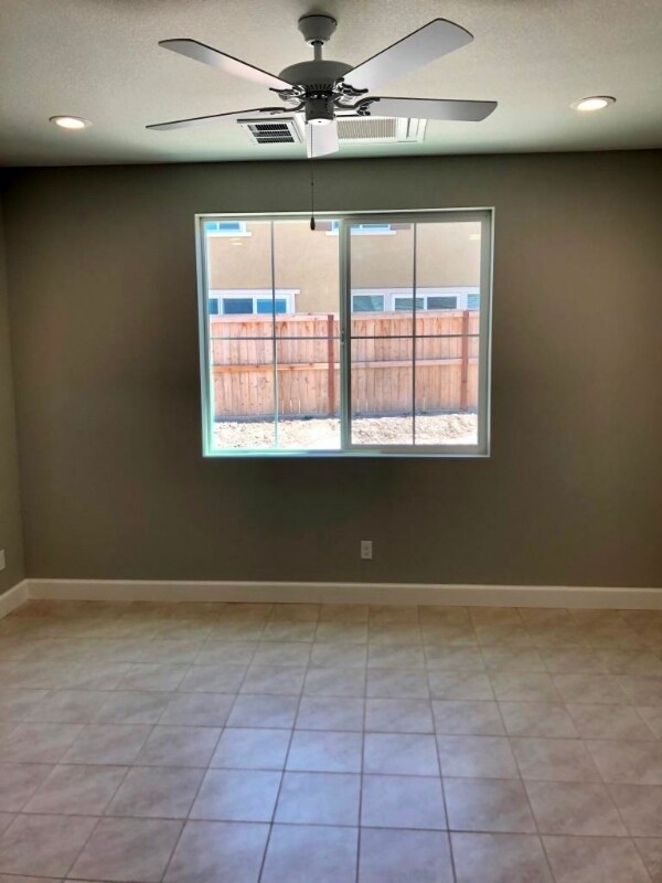 Building Photo - 614 Crocker Ln