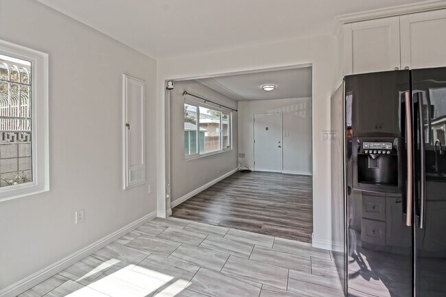 Building Photo - 11864 Manor Dr