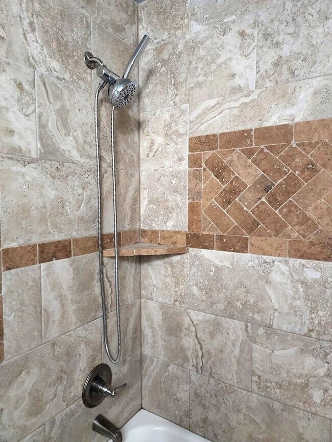 Building Photo - Campbell St Duplex