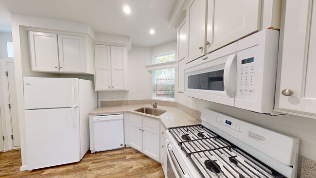 Building Photo - 4133-4133 Palm Tree Ct