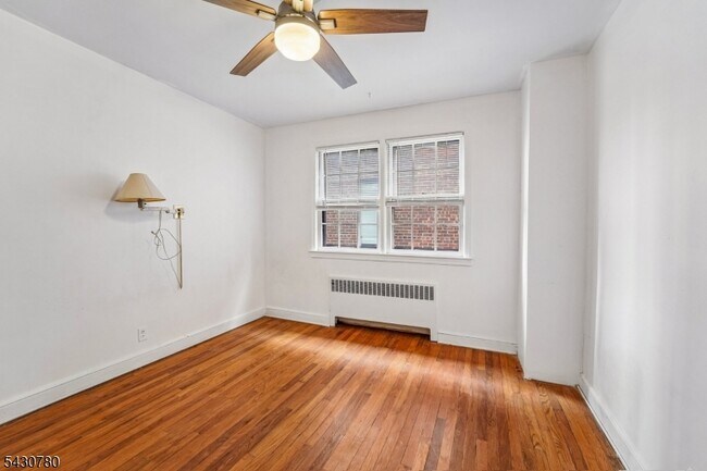 Building Photo - 1030 Jassamine Way