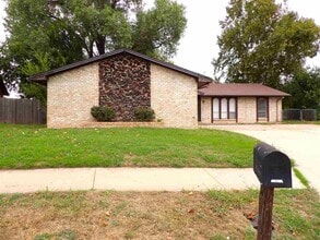 Building Photo - 4632 NE Dearborn Ave