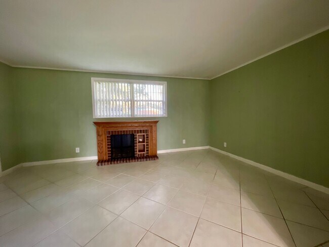 Building Photo - Country Living! 2 Bedroom Lithia