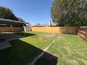 Building Photo - NW Visalia home available in a great neighborhood! available soon