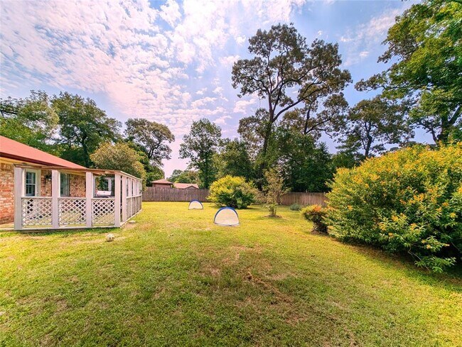 Building Photo - 3215 Royal Oaks Dr