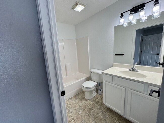 Building Photo - 1631 Jenna Dr