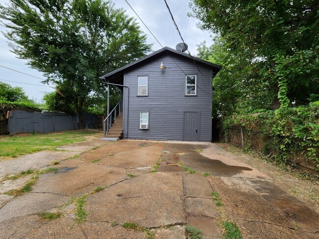 Building Photo - 1946 1/2 NW 15th St