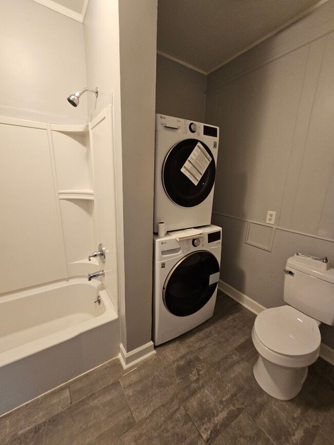 Building Photo - Must see! 2 BR in High Point