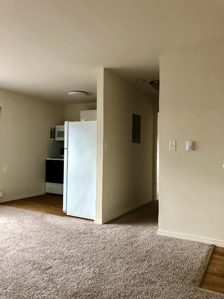 Building Photo - 3604 NE 73rd Pl