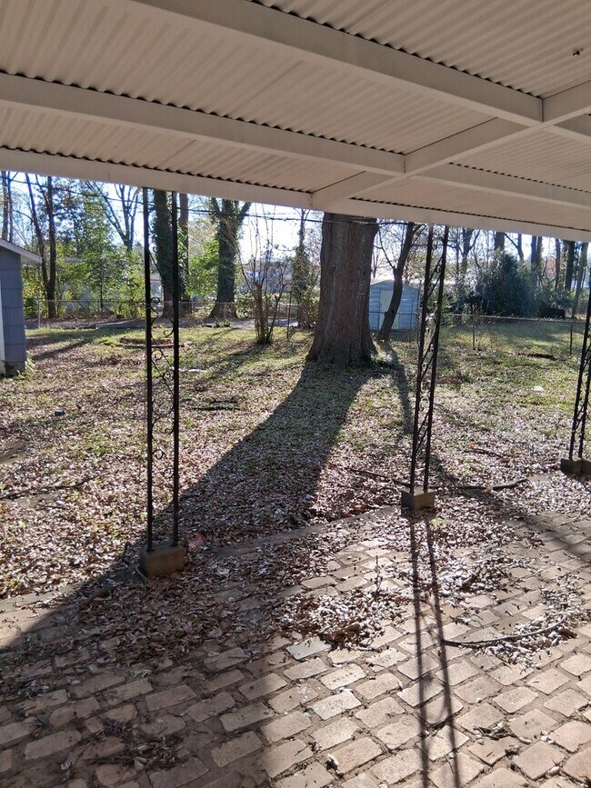 Building Photo - Center Point/Birmingham