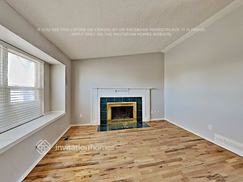 Building Photo - 1827 S Genoa St