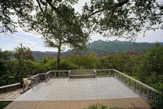 Building Photo - "Spacious 4-Bedroom Oasis with 3 Full Baths in Beautiful Kent Woodlands"