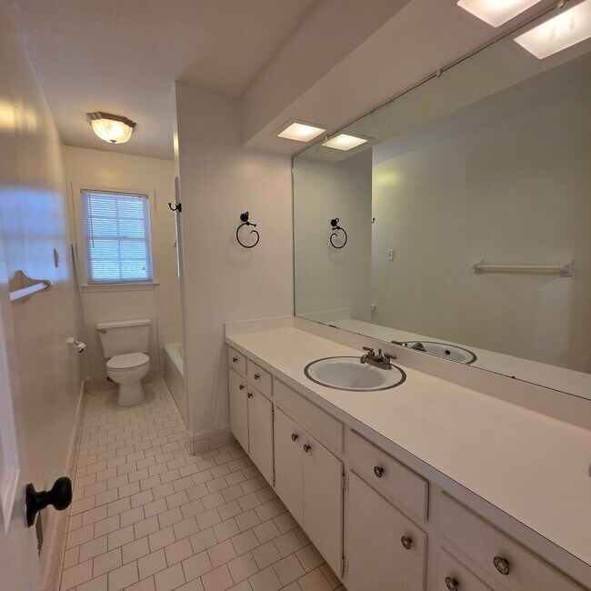 Building Photo - 2625 Partridge Dr