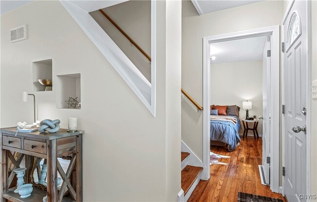 Building Photo - 202 Fairway Dr