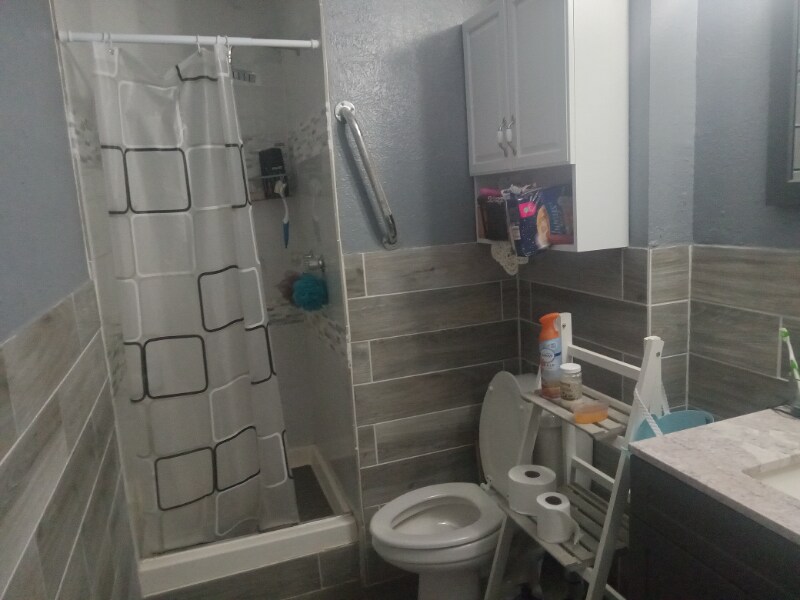 Building Photo - 703 E 10th St