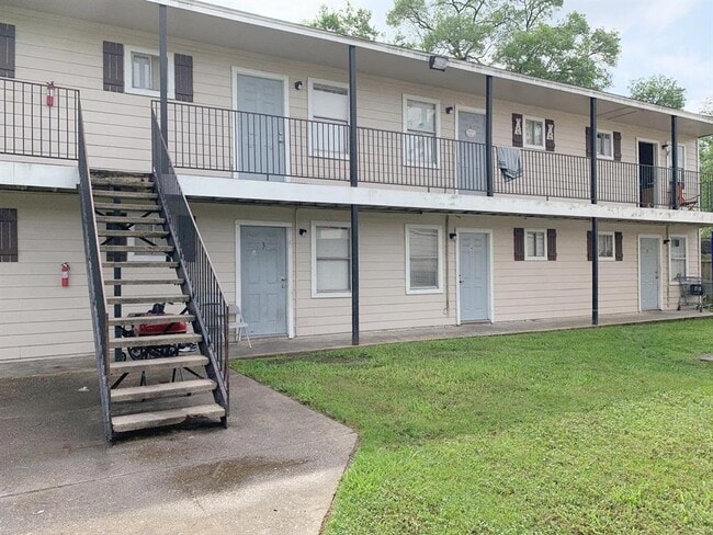 Building Photo - 14302 Laredo St