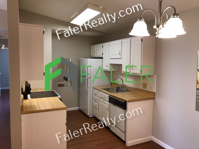 Building Photo - Beautifully Updated Second-Floor Condo