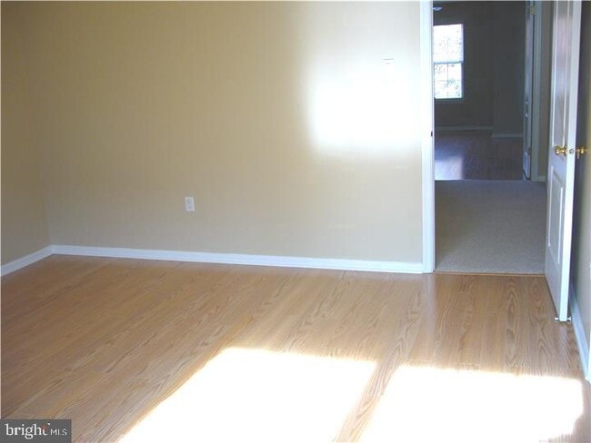 Building Photo - 3402 S Carriage Ct
