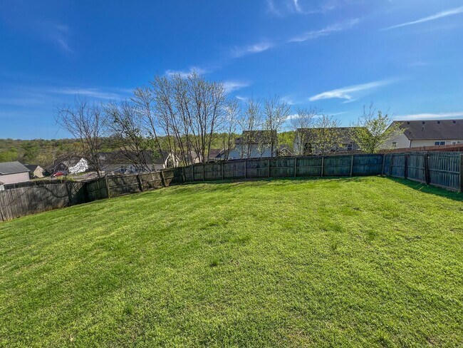 Building Photo - Gorgeous Single-Family--Fenced Backyard and Bonus Room!