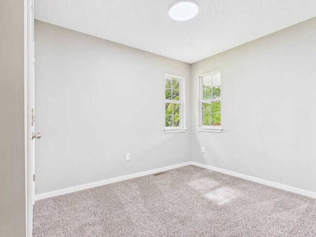 Building Photo - 1206 Foxridge Dr
