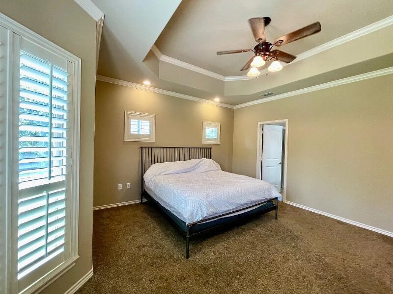 Building Photo - 120 Towering Oaks Ln