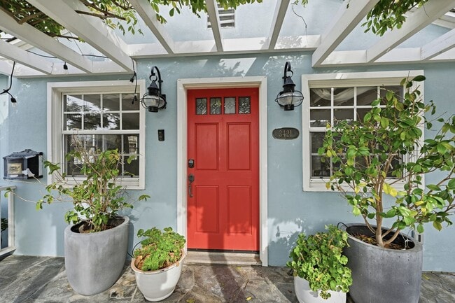 Building Photo - MISSION BAY 4-BED/3-BATH - 3 MIN WALK TO BAY