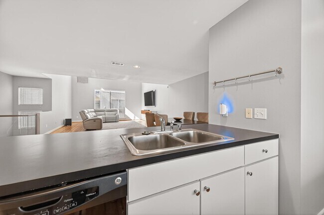 Building Photo - 6911 Yellowstone Way Dr