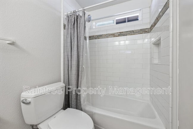 Building Photo - 1388 Hygeia Ave